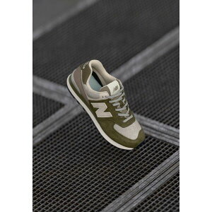 �j���[�o�����X �����Y �X�j�[�J�[ �V���[�Y U574 UNISEX - Trainers - woodland