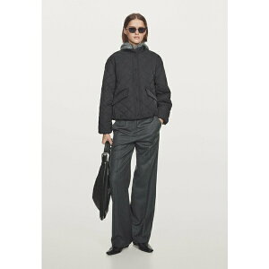 }bV hDbeB fB[X WPbgu] AE^[ SHORT WATER-REPELLENT QUILTED BOMBER NECK - Light jacket - black