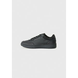 トミー ヒルフィガー メンズ スニーカー シューズ BASKET CORE - Trainers - black