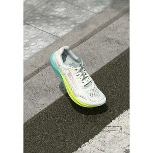Ig Y jO X|[c ESCALANTE RACER 2 - Road running shoes - white/lime