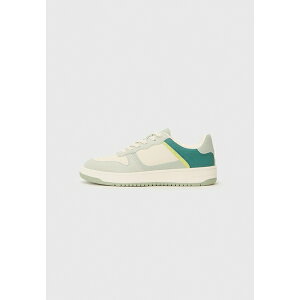 R[CbgXvO Y Xj[J[ V[Y Trainers - light green