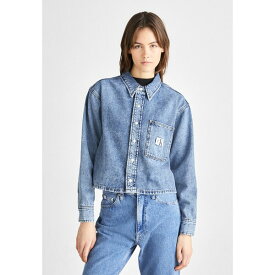 カルバンクライン レディース シャツ トップス CROPPED DAD - Button-down blouse - denim light