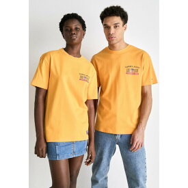 トミーヒルフィガー メンズ サンダル シューズ ARCHIVE GAMES TEE UNISEX - Print T-shirt - college gold