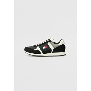 g~[qtBK[ Y T_ V[Y RUNNER CASUAL - Trainers - black