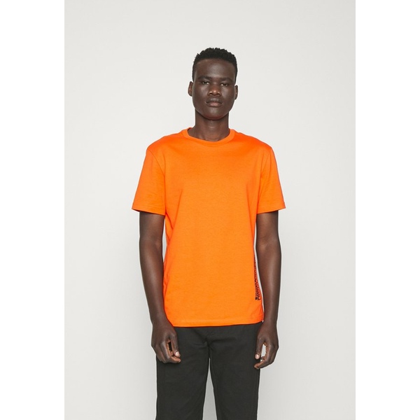 カルバンクライン メンズ Tシャツ トップス OFF PLACED LOGO Print T-shirt spicy orange