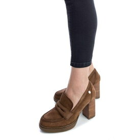 キシタイ レディース スリッポン・ローファー シューズ Carmela Collection, Women's Suede Heeled Loafers By XTI Camel