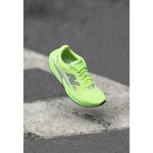 j[oX Y tBbglX X|[c FUELCELL REBEL V5 - Road running shoes - mint flash/lab green