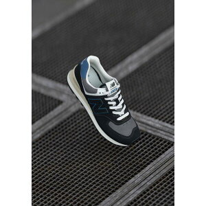�j���[�o�����X �����Y �X�j�[�J�[ �V���[�Y U574 UNISEX - Trainers - black