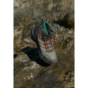 アディダス テレックス レディース ブーツ シューズ SKYCHASER AX5 MID GTX CLIMA - Winter boots - earth strata/trace brown/pure teal