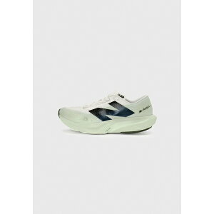 �j���[�o�����X �����Y �t�B�b�g�l�X �X�|�[�c FUELCELL REBEL V4 - Road running shoes - green/white