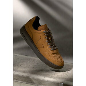 ���F�W�� ���f�B�[�X �X�j�[�J�[ �V���[�Y V 90 - Trainers - full cognac/eagle