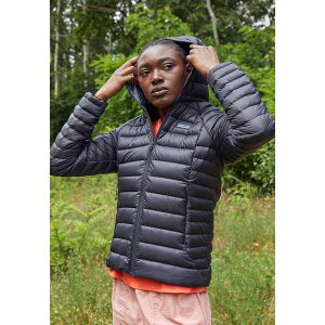 p^SjA fB[X WPbgu] AE^[ DOWN SWEATER HOODY - Down jacket - black