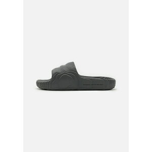 AfB_XIWiX fB[X T_ V[Y ISLAND CLUB ADILETTE 22 - Pool slides - grey five/core black