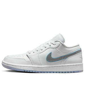 Air Jordan �W���[�_�� ���f�B�[�X �X�j�[�J�[ White/White-Metallic Silver-University Blue �y(WMNS) Air Jordan 1 Low SE 'Dare To Fly' FB1874-101�z �T�C�Y US_6(23.0cm)