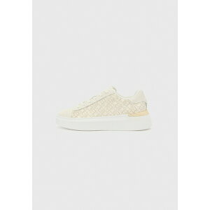 g~[ qtBK[ fB[X Xj[J[ V[Y Trainers - ivory