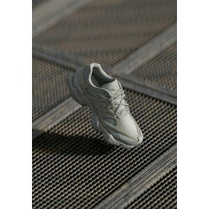 �j���[�o�����X �����Y �X�j�[�J�[ �V���[�Y U9060 UNISEX - Trainers - raincloud