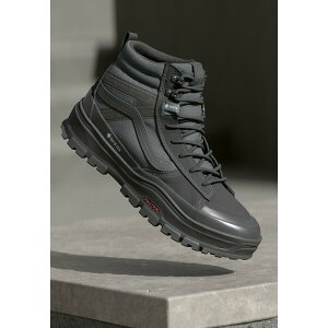 oY Y Xj[J[ V[Y MTE SK8-HI GORE TEX INSULATED UNISEX - High-top trainers - black