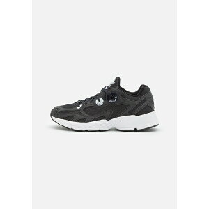 アディダスオリジナルス レディース スニーカー シューズ ASTIR - Trainers - core black/footwear white