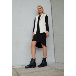 yCug fB[X u[c V[Y JANA - Platform ankle boots - black