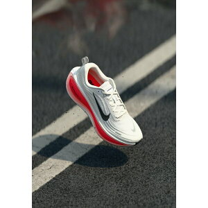 iCL Y tBbglX X|[c VOMERO PLUS - Road running shoes - white/black/bright crimson/metallic silver