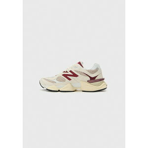 �j���[�o�����X ���f�B�[�X �X�j�[�J�[ �V���[�Y 9060 UNISEX - Trainers - off white