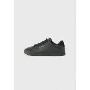 g~[ qtBK[ Y T_ V[Y TH COURT - Trainers - black