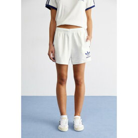 アディダスオリジナルス レディース カジュアルパンツ ボトムス SPORTS CLUB TERRY 3 STRIPE - Shorts - off white