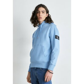カルバンクライン メンズ パーカー・スウェットシャツ アウター BADGE HOODIE - Sweatshirt - dusk blue