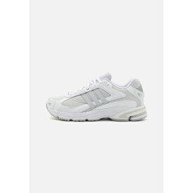 アディダスオリジナルス レディース スニーカー シューズ RESPONSE UNISEX - Trainers - footwear white/crystal white/silver metallic