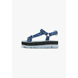 カンペール レディース サンダル シューズ ORUGA UP - Platform sandals - blau