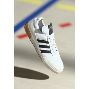 AfB_X Y tBbglX X|[c MUNDIAL GOAL INDOOR - Indoor football boots - footwear white/core black/gold-coloured metallic