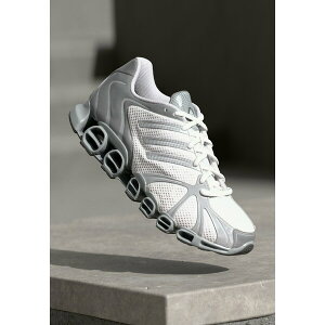 AfB_XIWiX fB[X Xj[J[ V[Y MEGA GHOSTRIDE UNISEX - Trainers - footwear white/silver metallic/matte silver