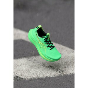 �A�V�b�N�X �����Y �X�j�[�J�[ �V���[�Y GEL NIMBUS 28 - Road running shoes - vital green/illuminate green