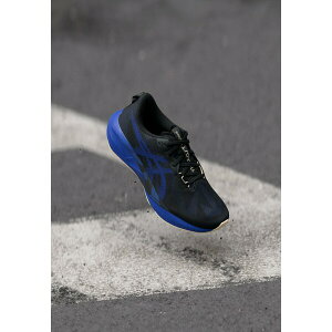 �A�V�b�N�X �����Y �t�B�b�g�l�X �X�|�[�c NOVABLAST 5 - Road running shoes - black/cobalt burst