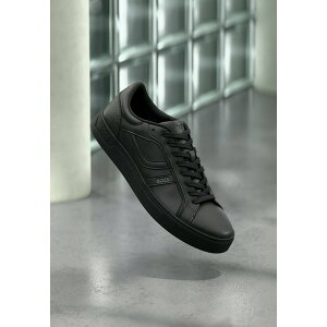 �{�X �����Y �X�j�[�J�[ �V���[�Y RHYS - Trainers - black