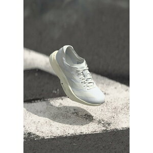 �A�f�B�_�X �����Y �X�j�[�J�[ �V���[�Y ADIZERO ADIOS PRO 4 - Road running shoes - footwear white/zero metallic/crystal white