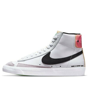 Nike �i�C�L ���f�B�[�X �X�j�[�J�[ White/Black-Multi-Color �y(WMNS) Nike Blazer Mid '77 'Have A Good Game' DO2331-101�z �T�C�Y US_7(24.0cm)