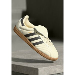 �A�f�B�_�X�I���W�i���X ���f�B�[�X �X�j�[�J�[ �V���[�Y SAMBA LT - Trainers - cream white/core black