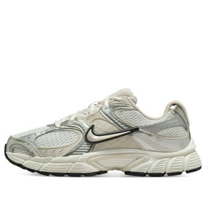 Nike �i�C�L ���f�B�[�X �X�j�[�J�[ �y(WMNS) Nike V5 RNR 'Summit White Light Orewood Brown' HQ7901-104�z �T�C�Y US_W_10