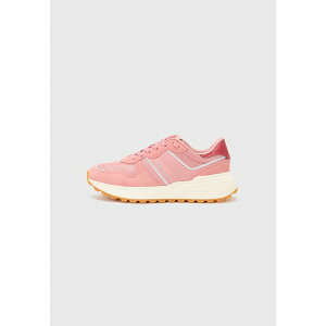 g~[qtBK[ fB[X Xj[J[ V[Y CLEATED RUNNER - Trainers - tahiti berry