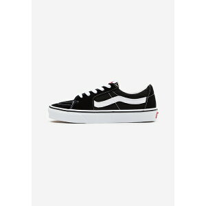 �o���Y ���f�B�[�X �X�j�[�J�[ �V���[�Y SK8 LOW UNISEX - Trainers - black/true white