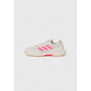 AfB_X fB[X tBbglX X|[c GAMECOURT 2 - Multicourt tennis shoes - core white/lucid pink/core black