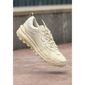 oY Y Xj[J[ V[Y MTE CROSSPATH XC GORE TEX UNISEX - Trainers - white