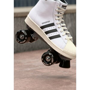 �A�f�B�_�X�I���W�i���X ���f�B�[�X �X�j�[�J�[ �V���[�Y SUPERSTAR 82 SKATE - High-top trainers - footwear white/core black/off white