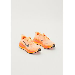 iCL Y tBbglX X|[c VOMERO PLUS - Road running shoes - orange pulse/black/hot lava/total orange