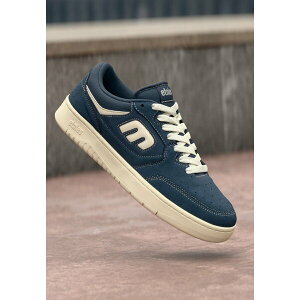 Ggj[Y Y Xj[J[ V[Y LOOT UNISEX - Skate shoes - navy/white