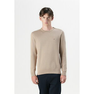 �g�~�[ �q���t�B�K�[ �����Y �j�b�g&�Z�[�^�[ �A�E�^�[ CREW NECK - Jumper - coastal taupe
