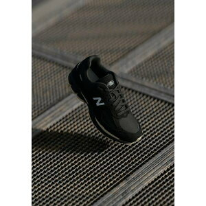 j[oX Y Xj[J[ V[Y U2002 UNISEX - Trainers - black