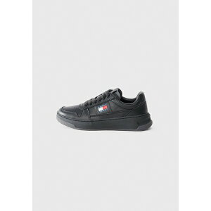 g~[qtBK[ fB[X Xj[J[ V[Y Trainers - black