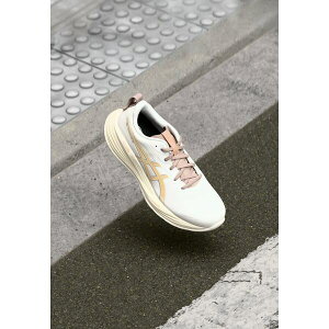 AVbNX Y tBbglX X|[c GEL CUMULUS 27 - Road running shoes - white/fawn